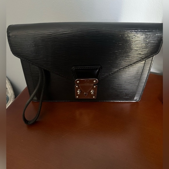 🔥 💯 Authentic Louis Vuitton Epi Pouchette🔥 - Picture 2 of 8